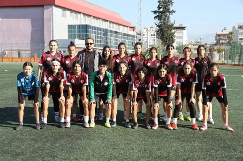 Gençlik Merkezi Kadın Futbol Takımı 3. Lige Yükseldi!