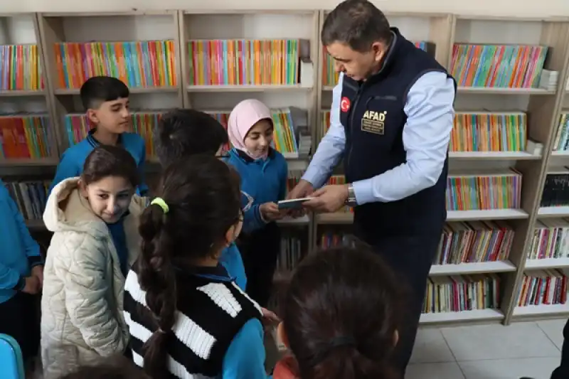 AFAD Personeli Tarafından Bağışlanan Kitaplar Deprem Bölgesindeki çocuklara Ulaştı