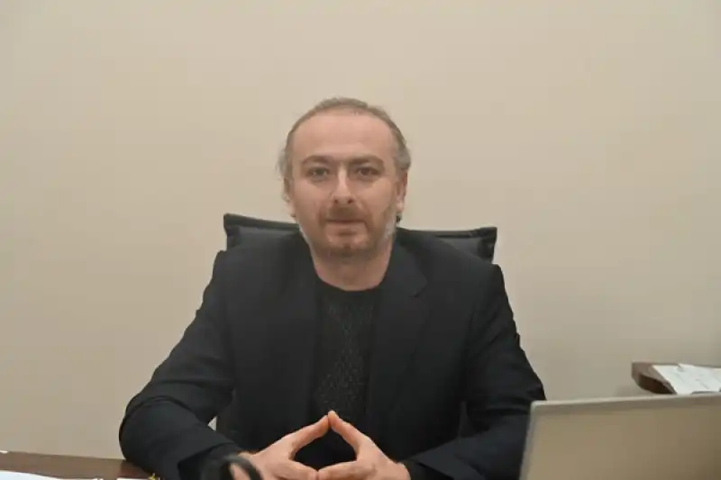 Kamu Diplomasisinde Yeni Bir Model: “Fısıltı Diplomasisi”