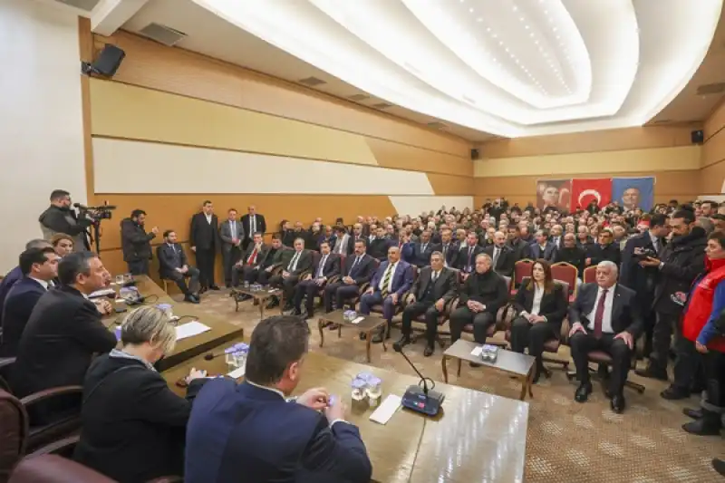 CHP Genel Başkanı Özgür Özel, Depreme Siyaset üstü Bir Milli Seferberlik öneriyoruz