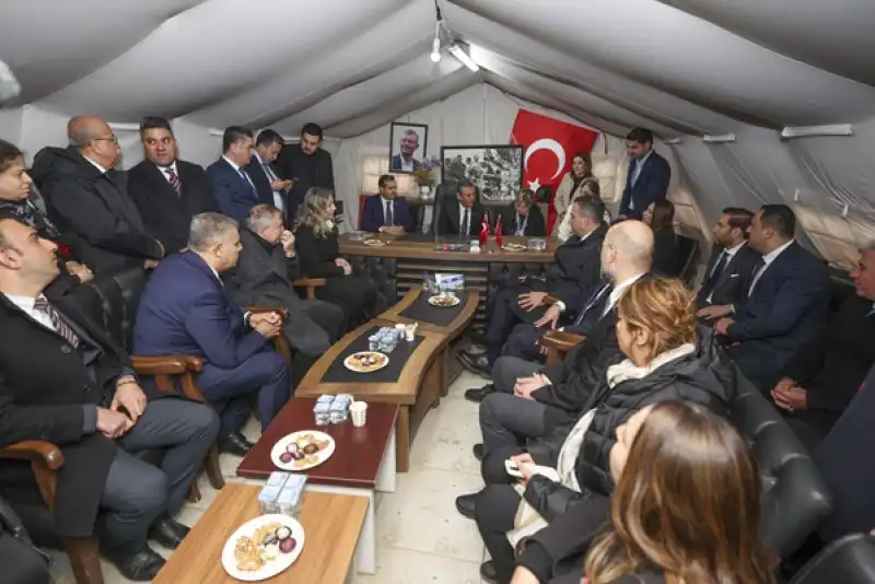 CHP Genel Başkanı Özgür Özel, Depreme Siyaset üstü Bir Milli Seferberlik öneriyoruz