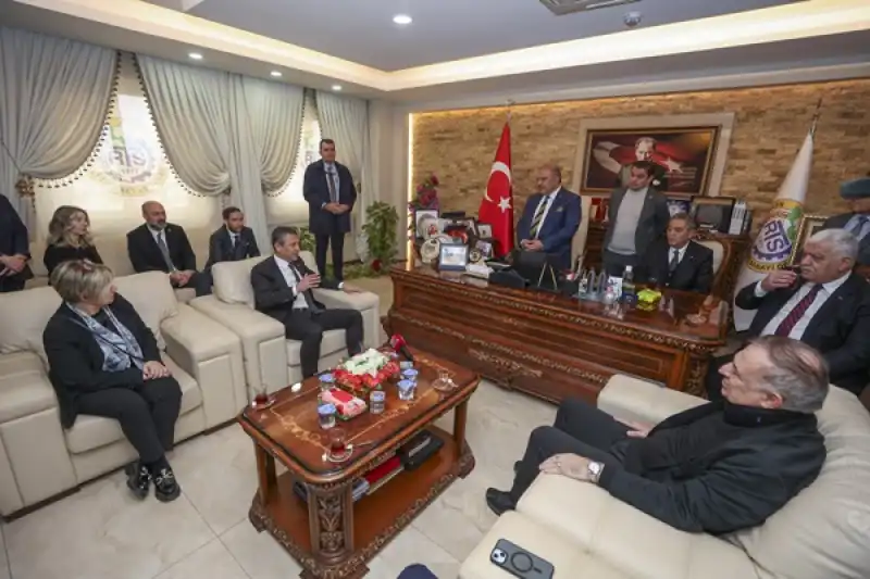 CHP Genel Başkanı Özgür Özel, Depreme Siyaset üstü Bir Milli Seferberlik öneriyoruz