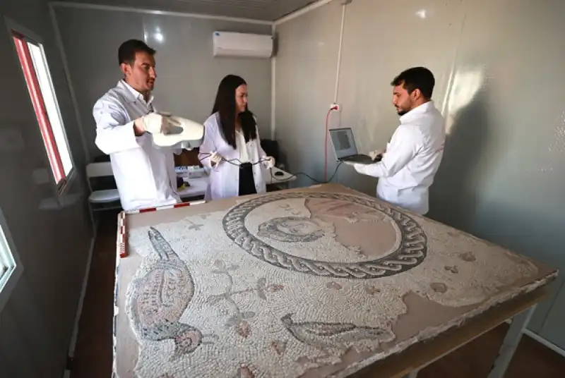 Hatay'ın Depremde Hasar Gören Taşınabilir Kültür Varlıkları Laboratuvarda Onarılıyor