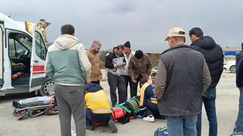 Samandağ'da Otomobille çarpışan Motosikletin Sürücüsü Yaralandı