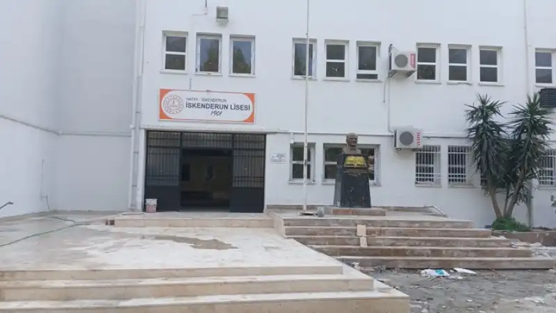 İskenderun Lisesindeki Çalışmalar Henüz Bitmedi!