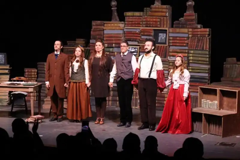 Cengiz Küçükayvaz Ve Ekibi Samandağlılarla Buluştu Çehov Kabare Izleyicilerden Tam Not Aldı