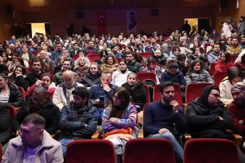 Cengiz Küçükayvaz Ve Ekibi Samandağlılarla Buluştu Çehov Kabare Izleyicilerden Tam Not Aldı