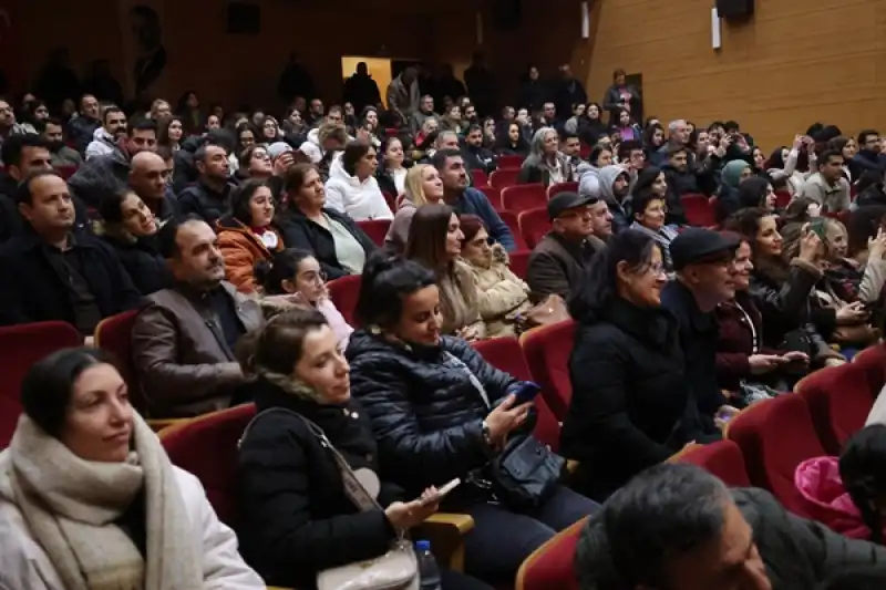 Cengiz Küçükayvaz Ve Ekibi Samandağlılarla Buluştu Çehov Kabare Izleyicilerden Tam Not Aldı