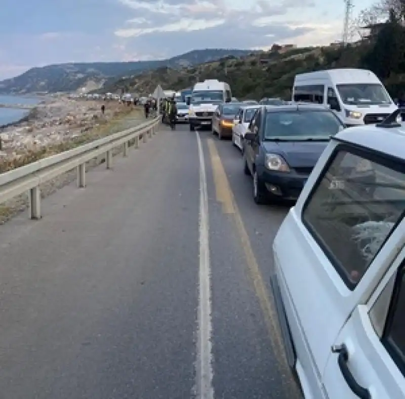 Arsuz-İskenderun Yolunda Zincirleme Trafik Kazası: 2 Yaralı  