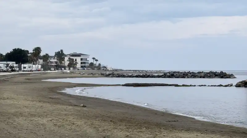 Hatay'ın Bazı Kıyılarında Deniz Suyu çekildi