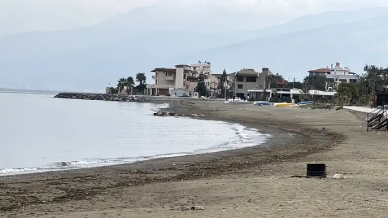 Hatay'ın Bazı Kıyılarında Deniz Suyu çekildi