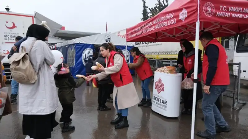 Vakıflar Genel Müdürlüğünden, ülkesine Dönen Suriyelilere Sınırda Ikram