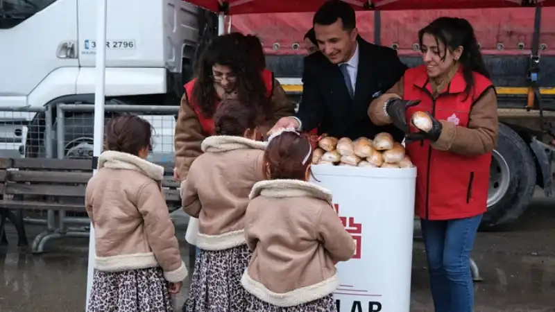 Vakıflar Genel Müdürlüğünden, ülkesine Dönen Suriyelilere Sınırda Ikram
