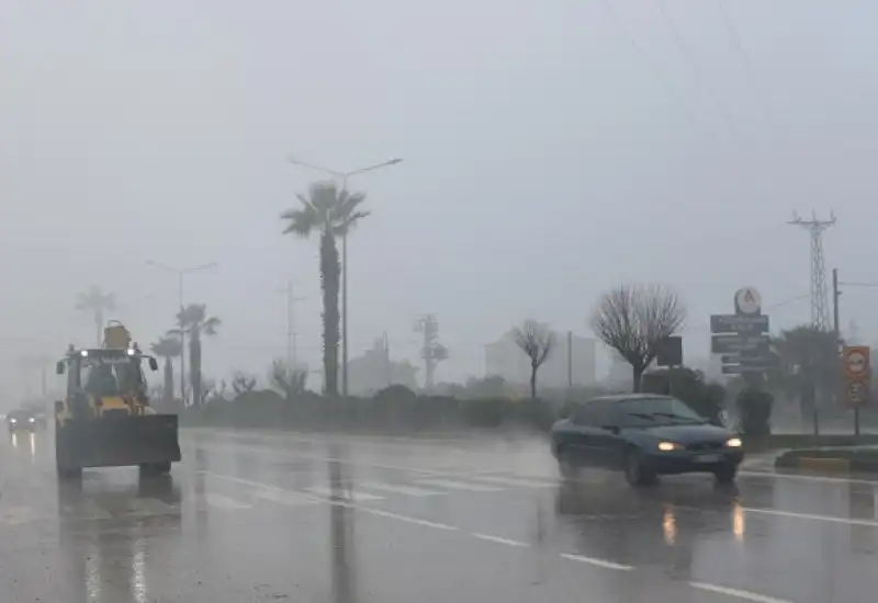 Hatay'da Sis Nedeniyle Görüş Mesafesi Düştü