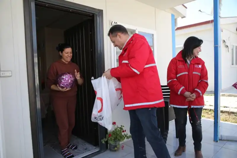 Türk Kızılay Hatay'da öksüz Ve Yetim çocuklara Oyuncak Dağıttı