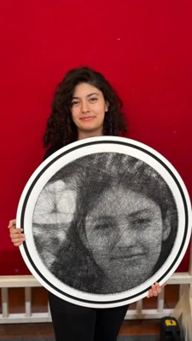 String Art Sanatıyla Göz Kamaştırıcı Portreler