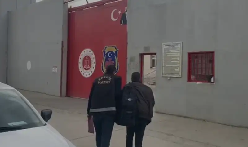 Aranan İki Kişi Yakalandı!