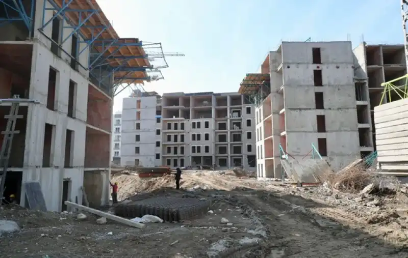 Vali, İskenderun’da TOKİ İnşaatlarını İnceledi