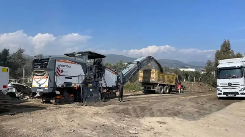 Kırıkhan’da Sanayi Esnafı Yoluna Kavuşuyor HBB Yol çalışmalarında Hız Kesmiyor