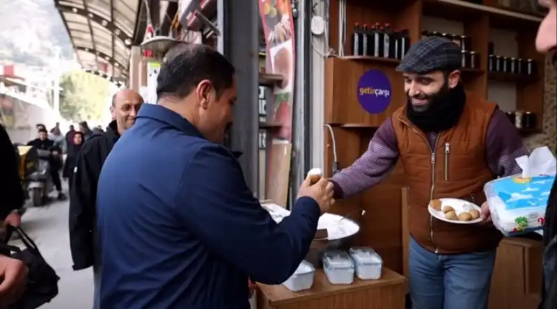 Vali Masatlı, Ramazan Öncesi Uzun Çarşı Esnafını Ziyaret Etti