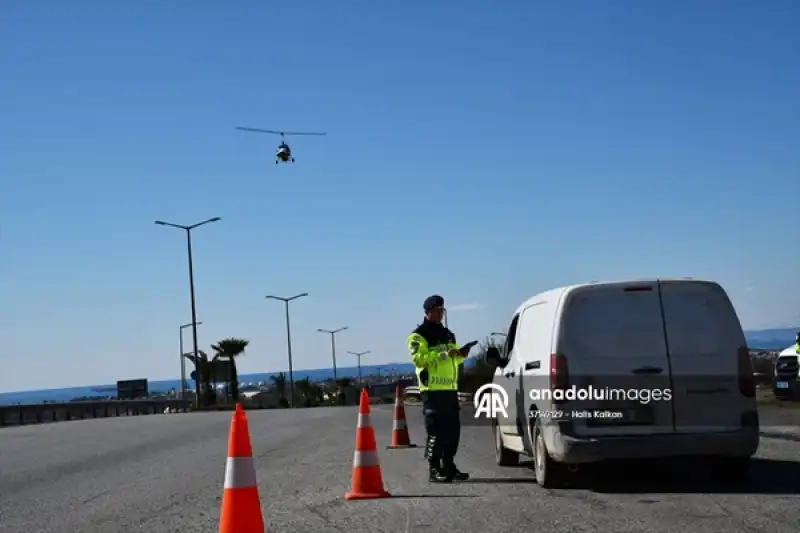 Hatay'da Otoyol Jandarması Cayrokopter Destekli Trafik Denetimi Yaptı