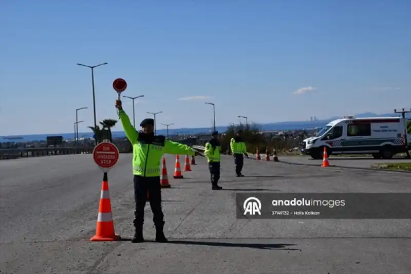 Hatay'da Otoyol Jandarması Cayrokopter Destekli Trafik Denetimi Yaptı
