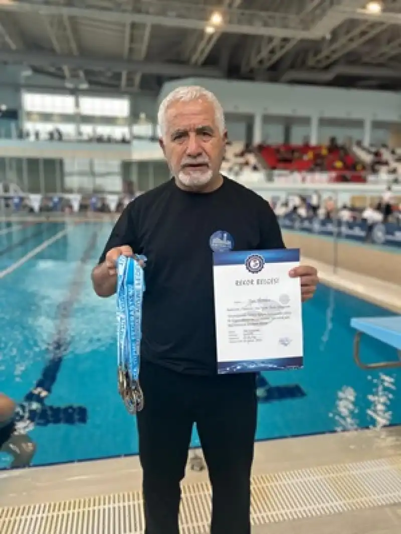 Hataylı Milli Yüzücü Kamil Köseoğlu Türkiye İkincisi Oldu