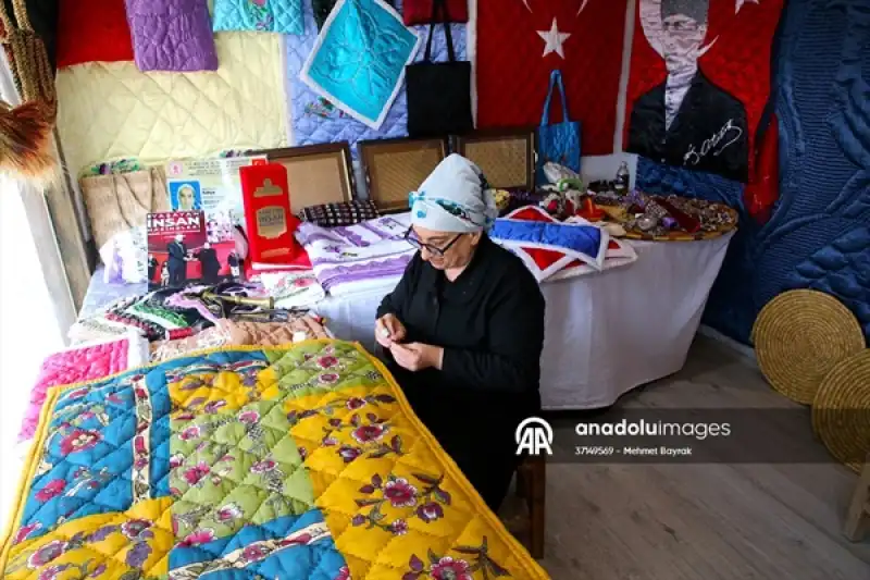 Ödüllü Yorgan Ustası Kültür Ve Sanat Çarşısı Ile Tezgahına Kavuştu