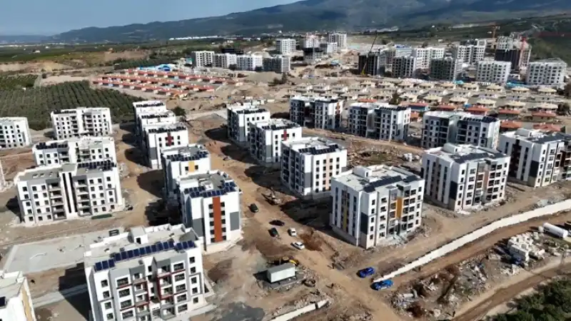 Hatay Dörtyol'da Deprem Konutlarının Yapımı Sürüyor