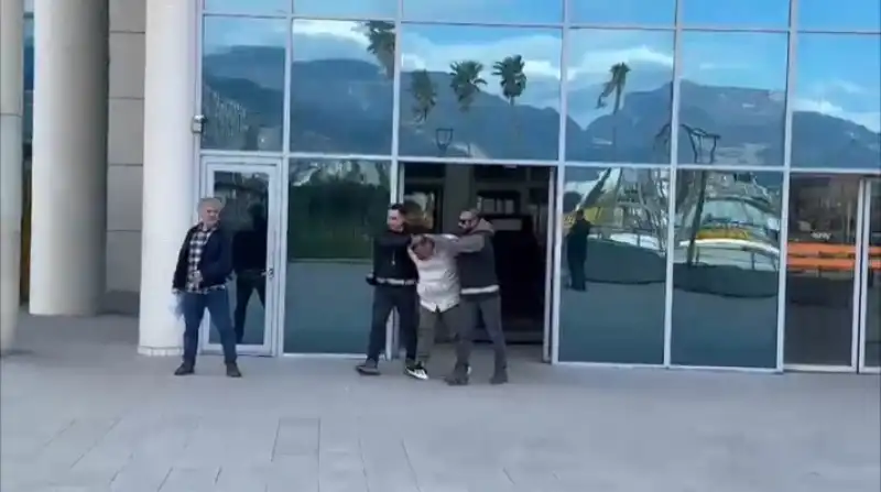 Kuyumculara Sahte Altın Satan Şüpheli Yakalandı 