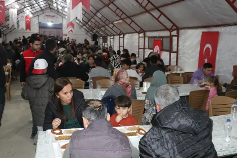 Hatay Vakıflar Bölge Müdürlüğü'nden Konteyner Kentteki Depremzedelere Iftar