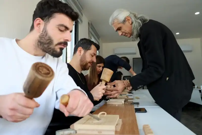 Ahşap Yontu Atölyesinde Sanat Ve Dayanışma Buluştu