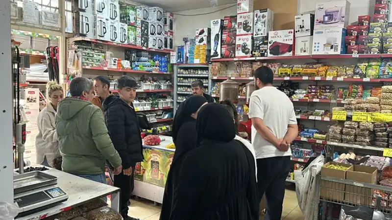 Hatay'da Gizli Hayırsever Mahallelinin Markete Borcunu ödedi