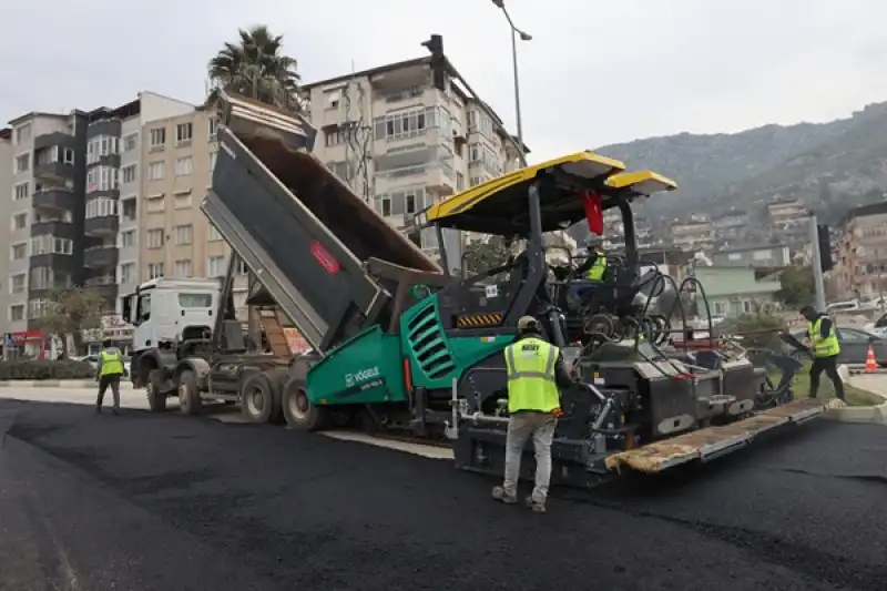 HBB’nin Defne’de Asfalt çalışması Devam Ediyor