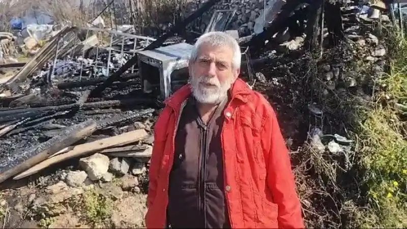 Ahşap Ev Sahurda Küle Döndü!