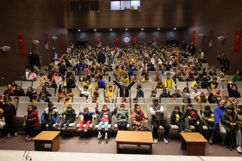Şehir Tiyatrosu Kırıkhan Ve Reyhanlı’da Çocuklarla Buluştu