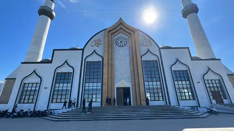 Depremden Etkilenen Hatay'da Vakıf Ve Hayırseverlerin Desteğiyle 84 Cami Ibadete Açıldı