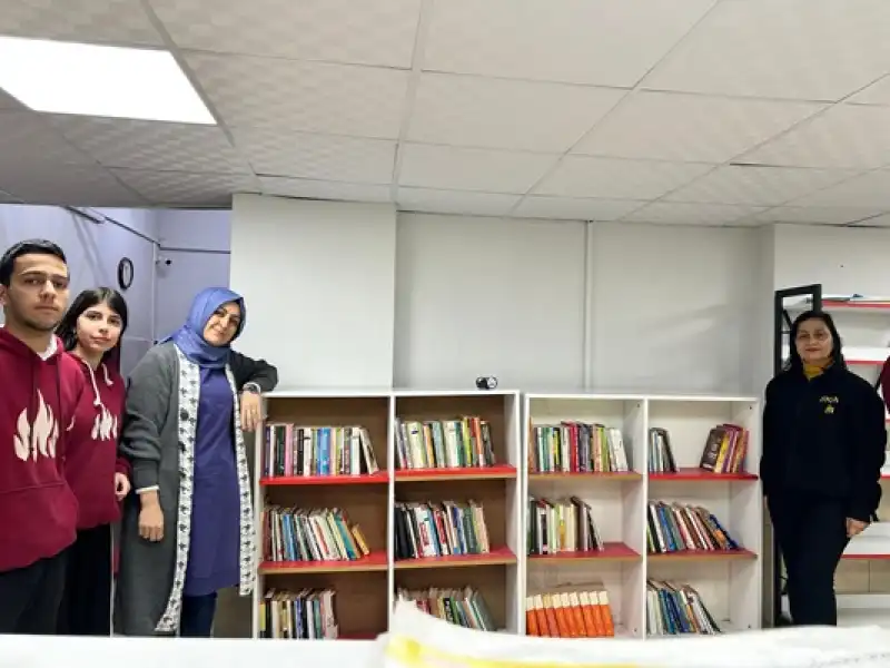 Doğru İnsanlar Dayanışma Ve Düşünce Derneği'nden Hatay'da Anlamlı Kitap Bağışı