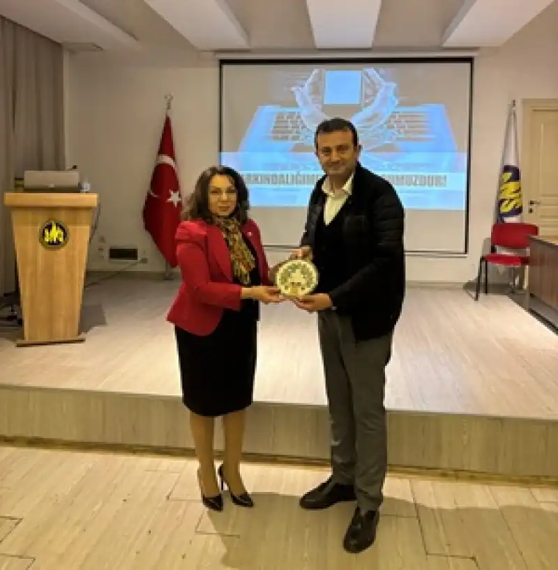 Doğru İnsanlar Dayanışma Ve Düşünce Derneği'nden Hatay'da Anlamlı Kitap Bağışı
