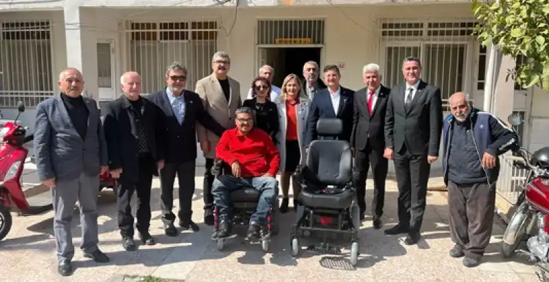 Cumhuriyet Halk Partisinden Engelli Vatandaşa Akülü Tekerlekli Sandalye 