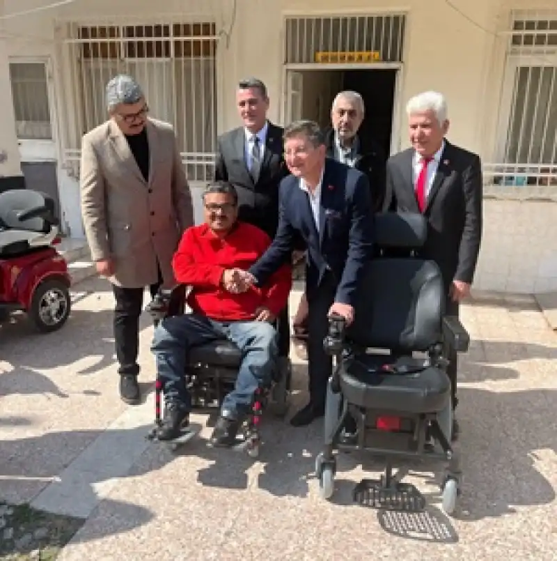 Cumhuriyet Halk Partisinden Engelli Vatandaşa Akülü Tekerlekli Sandalye 