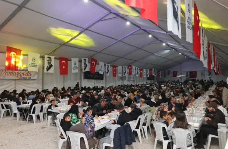 Hatay'da Büyükşehir Belediyesinin Iftar çadırları Hizmet Vermeye Başladı