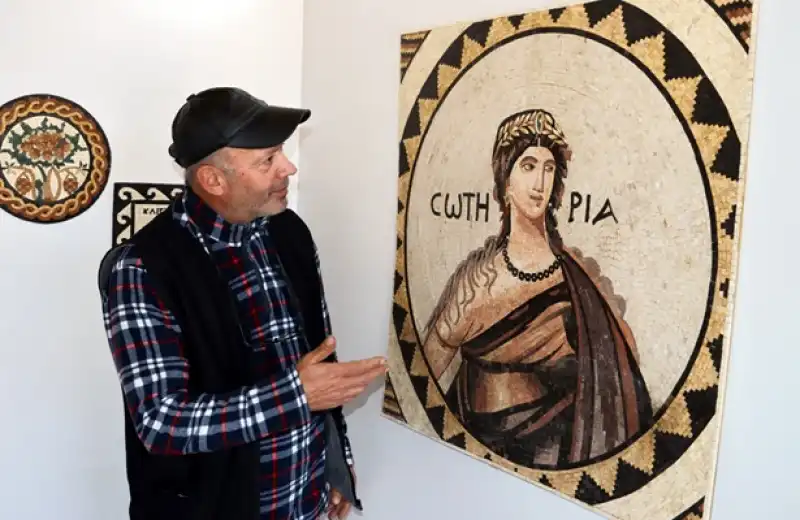 Bostancı, Minik Taşlarla Harikalar Yaratıyor