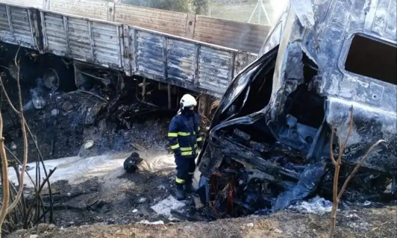 Tır, Seyyar Satıcı Barakasına Çarptı: 1 Kişi Öldü!