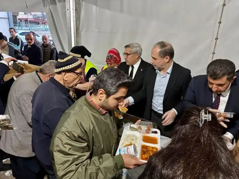 Milletvekilleri Yayman Ve Özel Iftar Yemeği Dağıttı