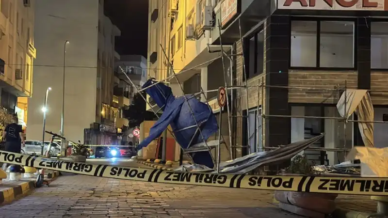 Hatay İskenderun'da Fırtına Etkili Oldu