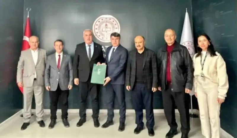 İl Müdürü Tüysüz Yeşilay Heyetini Ağırladı