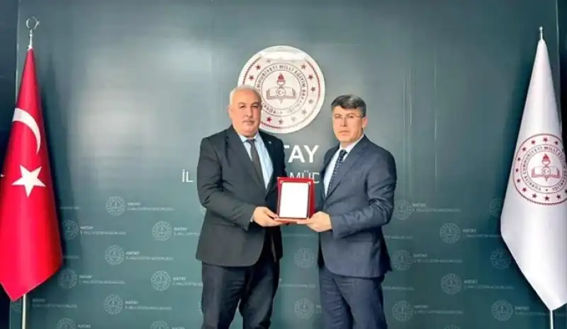 İl Müdürü Tüysüz Yeşilay Heyetini Ağırladı