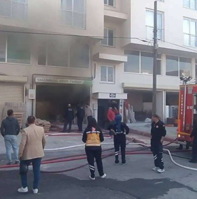 Hatay'da Iş Yerindeki Yangın Hasara Neden Oldu