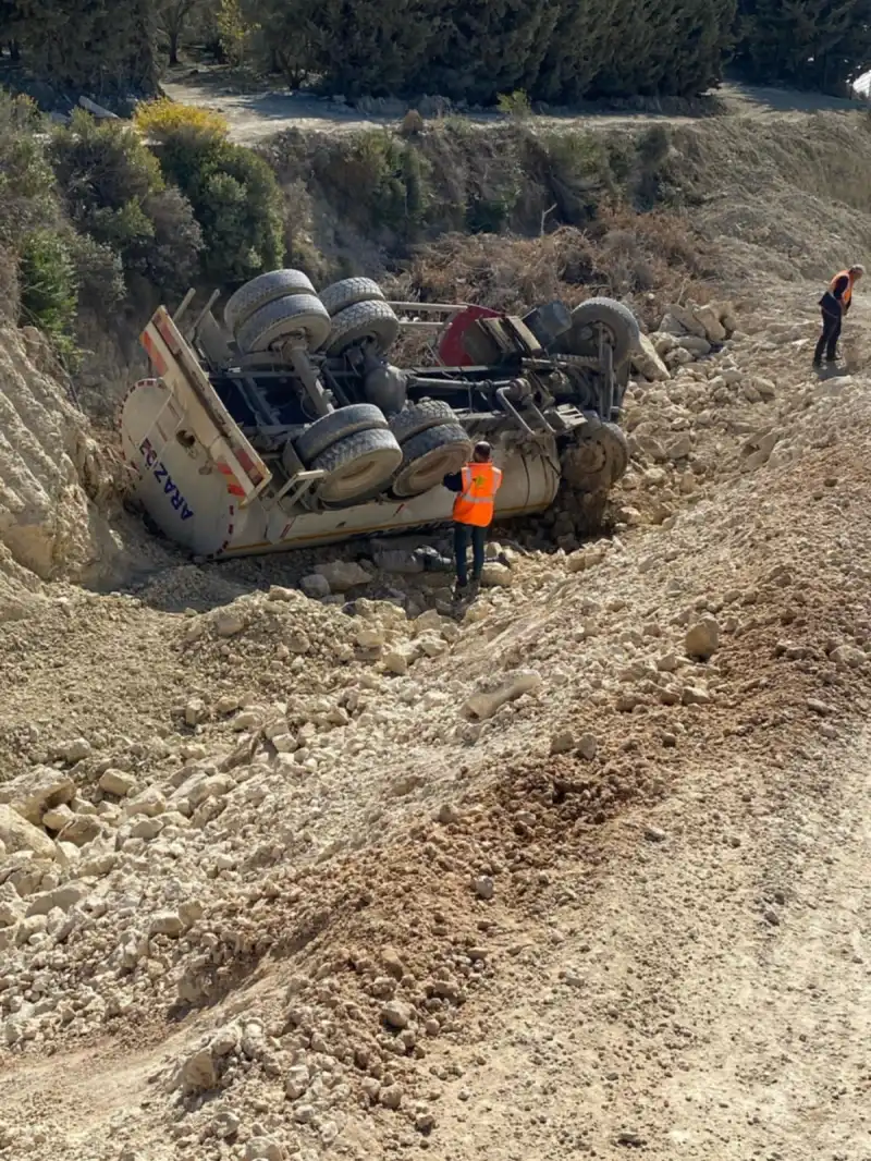 Hatay'da şarampole Devrilen Arazözün Sürücüsü Hayatını Kaybetti